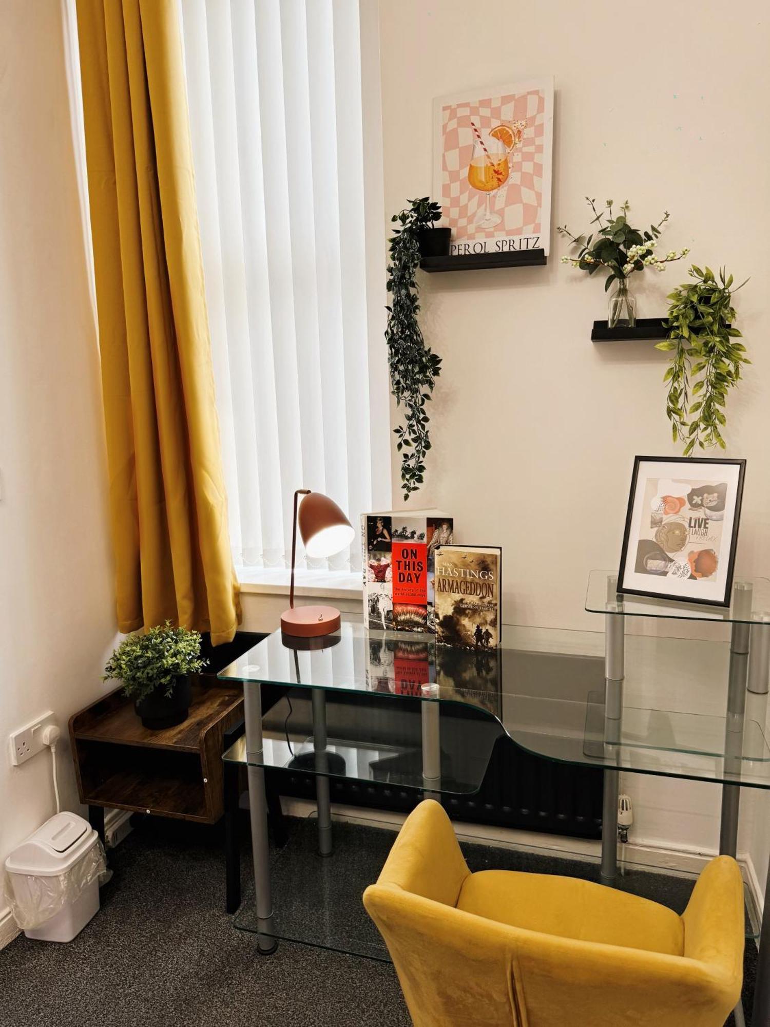 A&A Luxury Stay Rosedale St - Chic, Modern, City Centre, Neon Decor サンダーランド エクステリア 写真