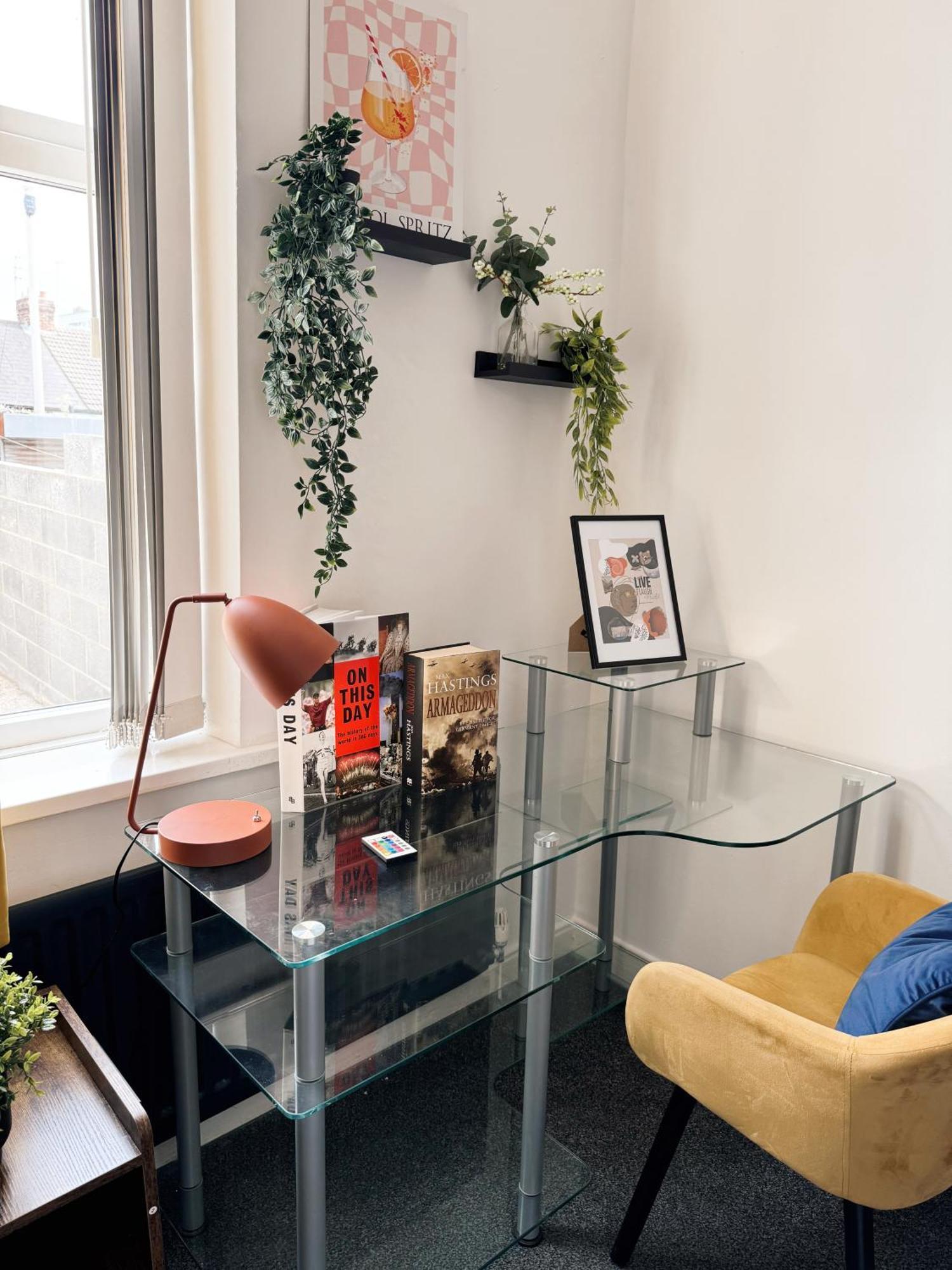A&A Luxury Stay Rosedale St - Chic, Modern, City Centre, Neon Decor サンダーランド エクステリア 写真